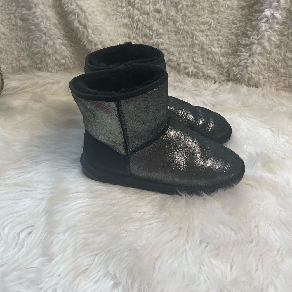 EMU Australia Stinger Metallic pewter and black sheepskin mini boots size 9